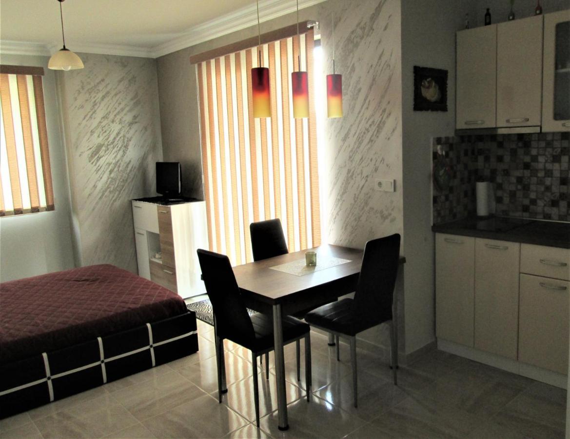 Studio Emi Pomorie Ngoại thất bức ảnh